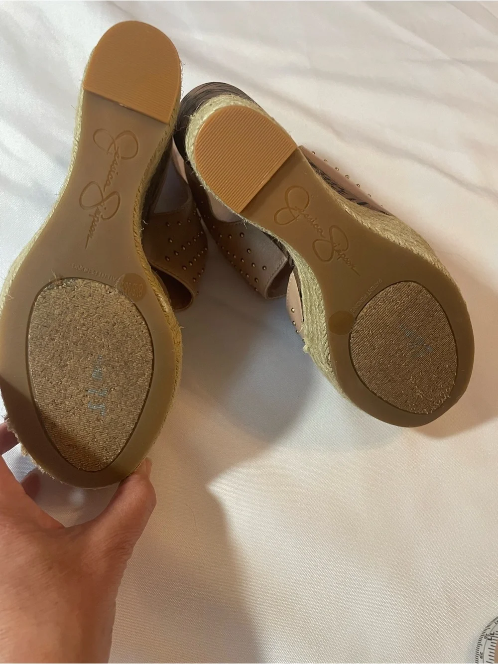 Jessica Simpson Women’s Gold Studded Tan Platform Wedge Heels Sz 8 1/2B (38 1/2)
